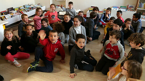 les enfants de la Daguenière, atelier autour du poème Saltimbanques de Guillaume Apollinaire