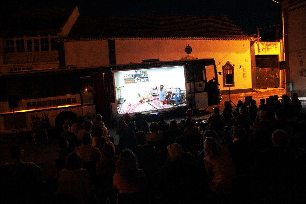 le court-métrage Cradle en projection plein air à Freiria avec La boîte carrée