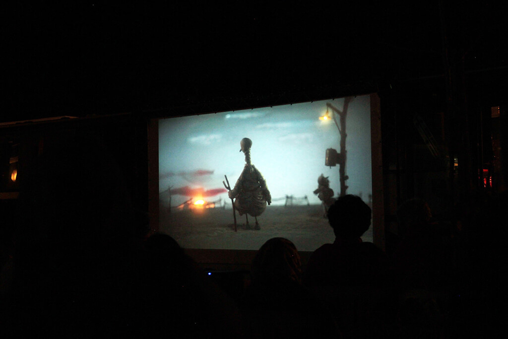 La boite carrée projette le court-métrage Kukuscha en projection plein air à Campelos