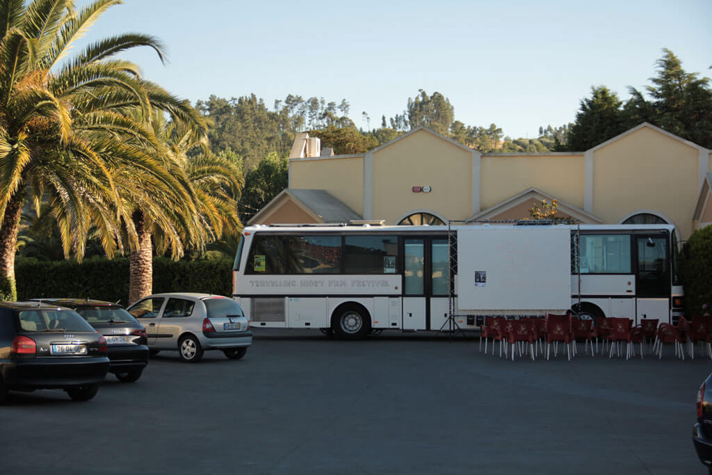 le bus de La boite carrée à Caxarias