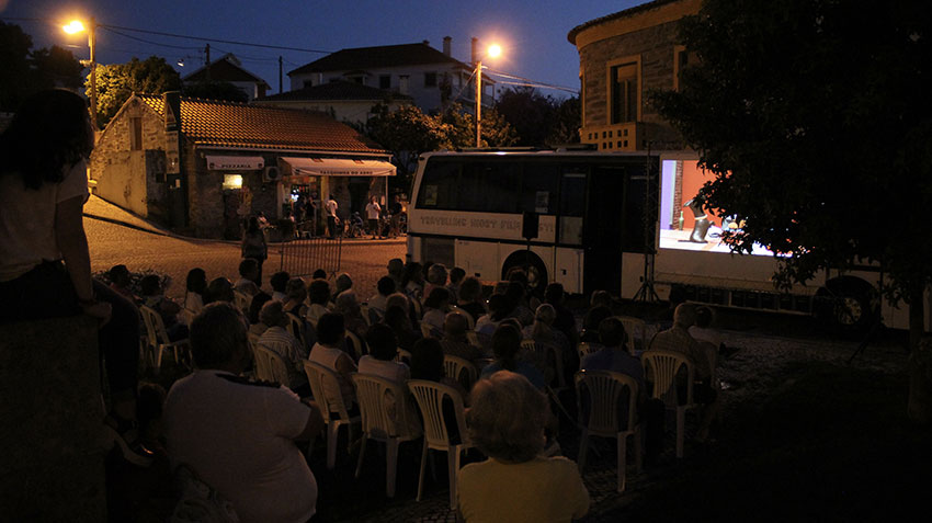 Etape du cinéma itinérant de La boite carrée à Sobreira Formosa