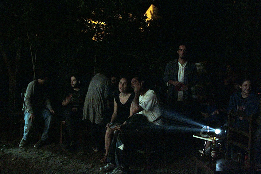 projection plein air du cinéma itinérant de La boite carrée à Santarém