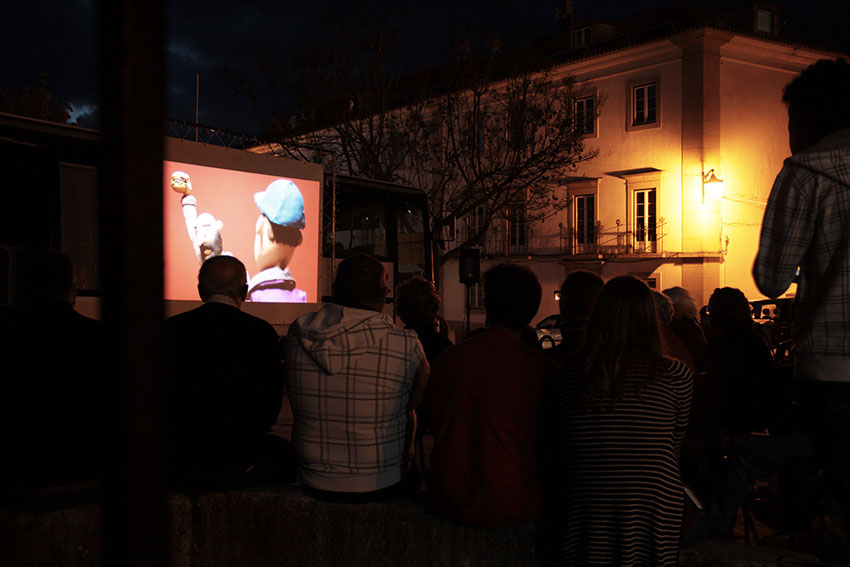 projection plein air du cinéma itinérant de La boite carrée