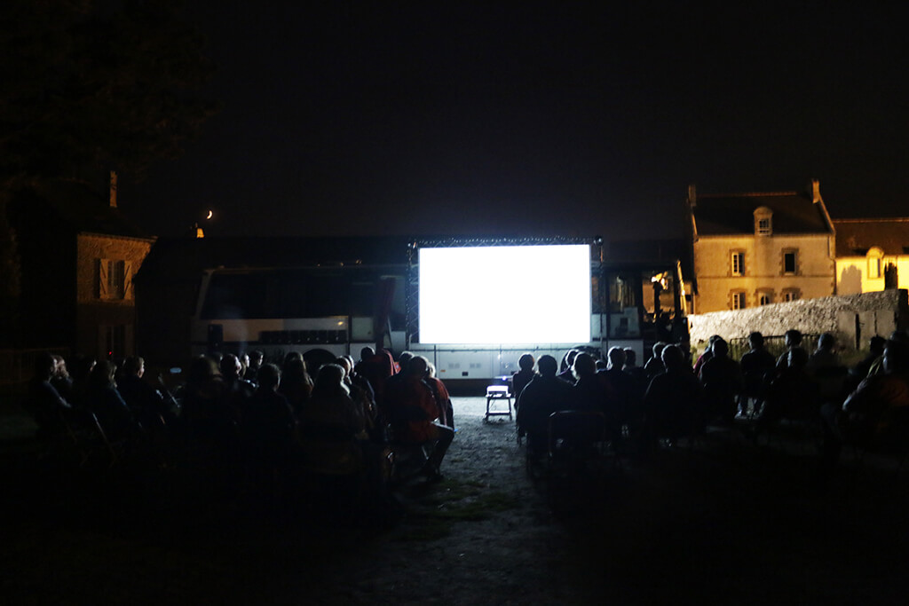 projection de courts-métrages par la boite carrée invitée par le cinéma atlantic de la Turballe