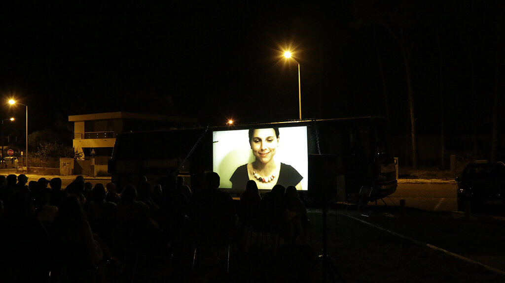 le court-métrage Xmess projeté en plein air à Lagoa de Albufeira