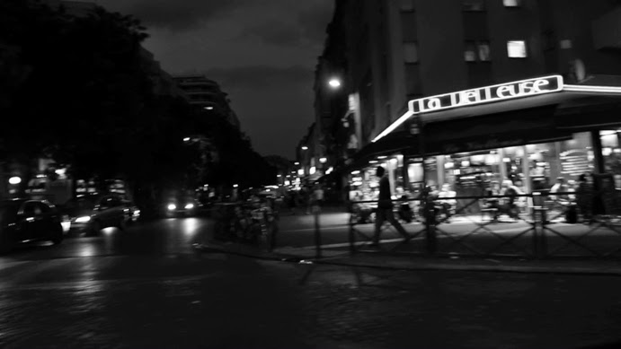 rues de Paris dans le court-métrage Suite à un voyageur